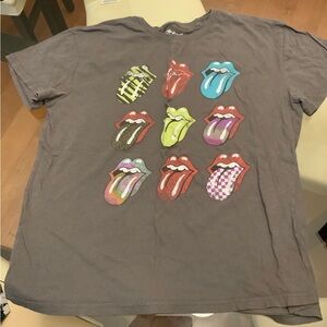 Gray Short Sleeve Graphic Tee with Vibrant Design